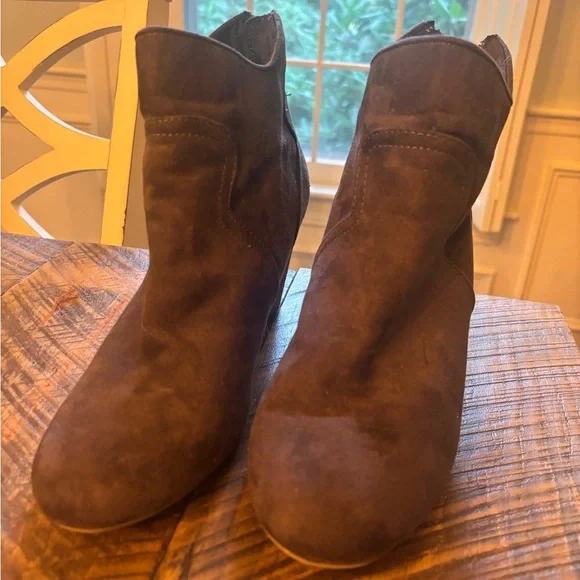 Women’s Suede Heeled Booties - Picture 3 of 8